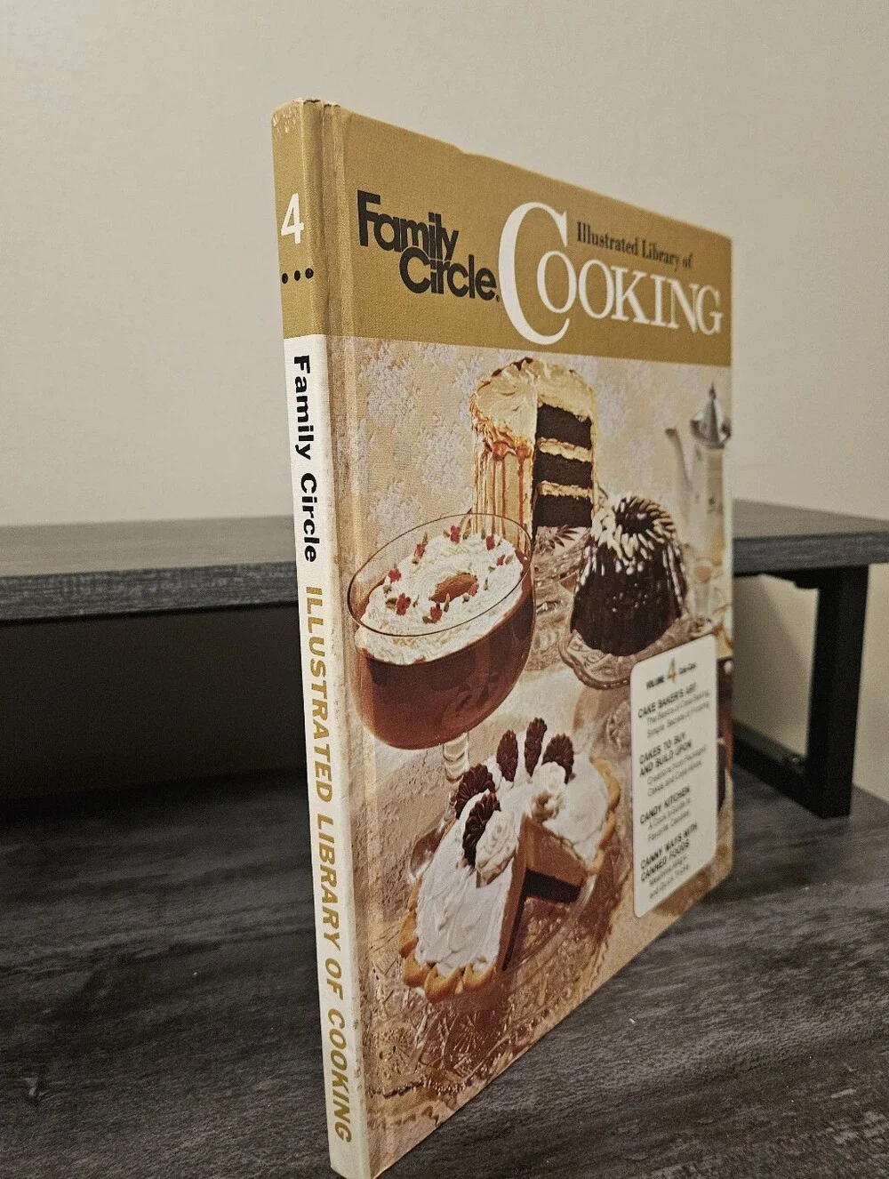 Lot of 2 Vintage 1972 Family Circle Cookbooks Vol 4 Cake Candy